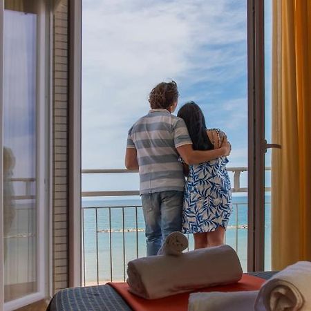 Hotel President'S 佩萨罗 外观 照片