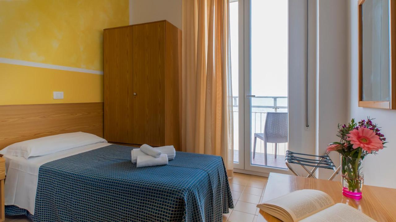 Hotel President'S 佩萨罗 外观 照片