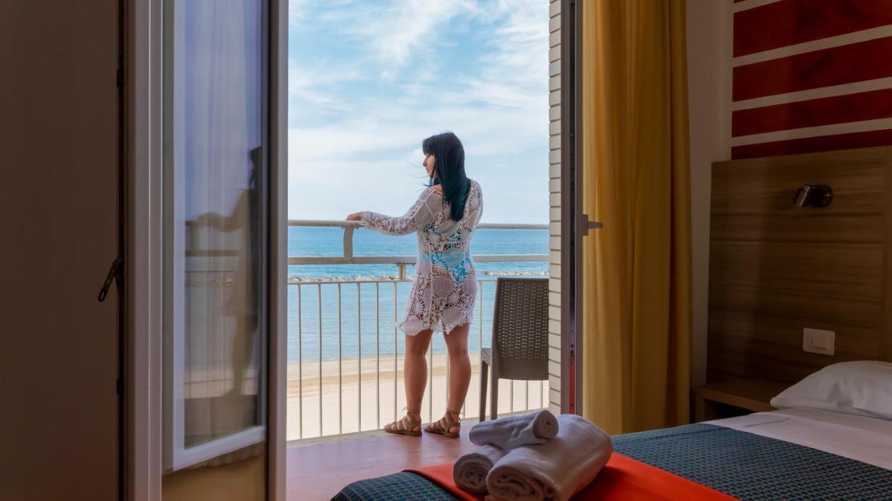 Hotel President'S 佩萨罗 外观 照片