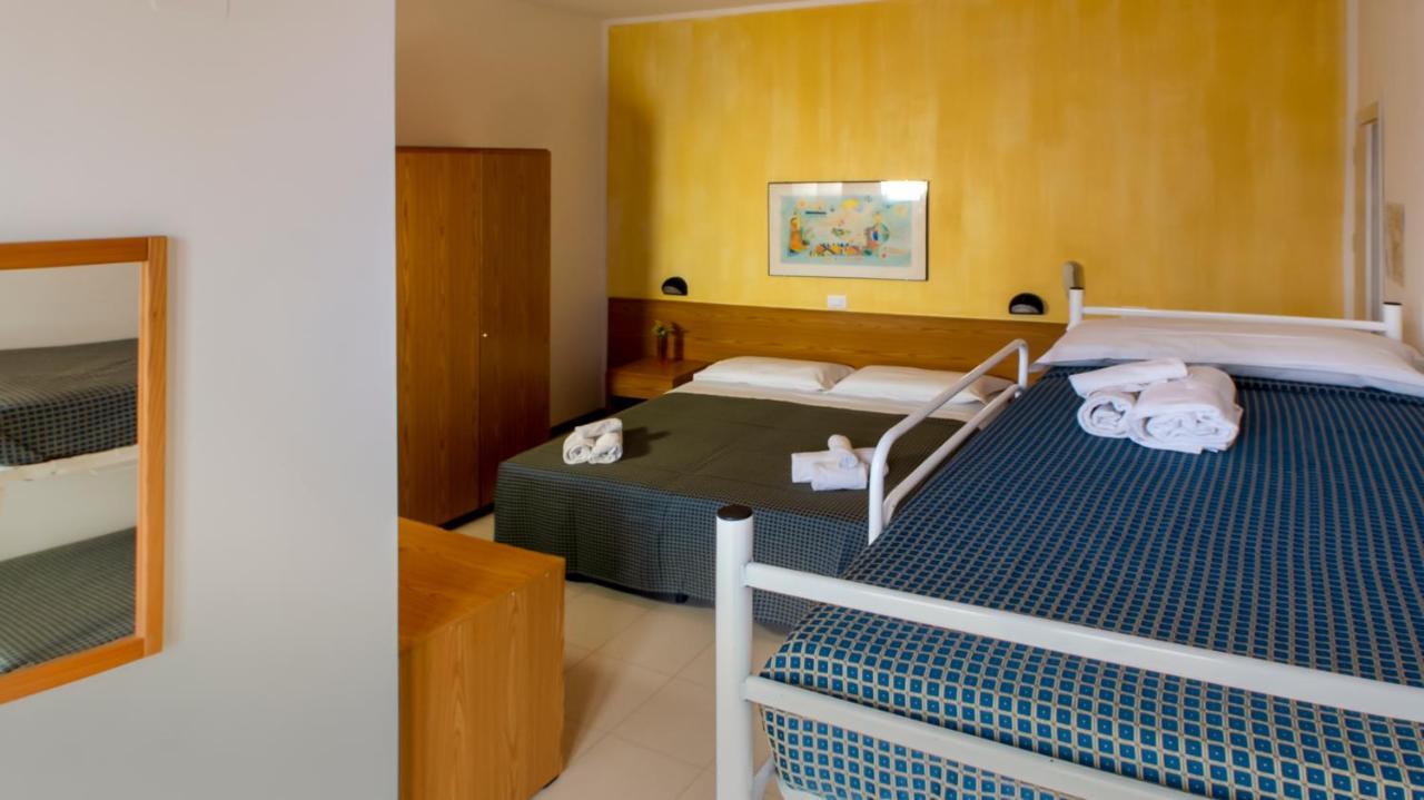 Hotel President'S 佩萨罗 外观 照片
