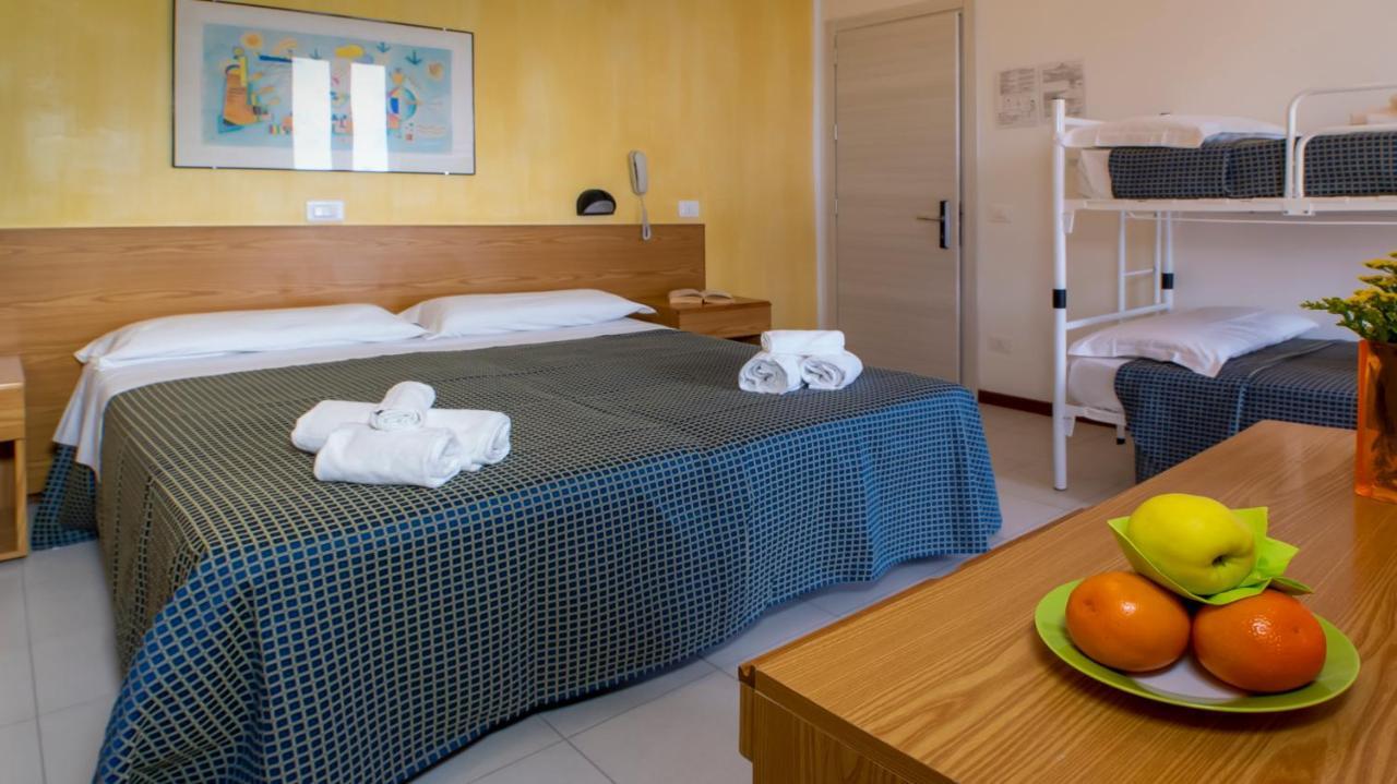 Hotel President'S 佩萨罗 外观 照片
